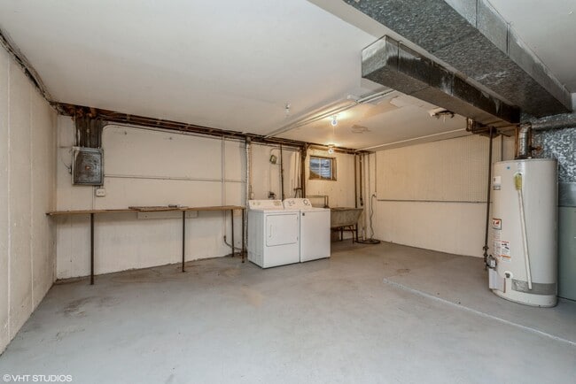 Building Photo - 746 Concord Ln