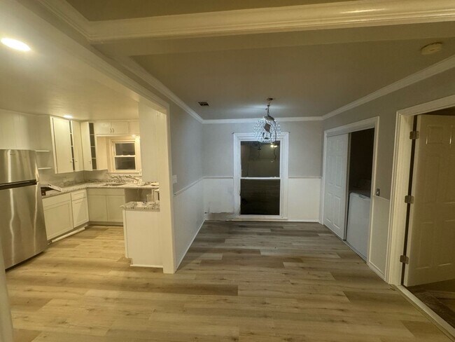 Building Photo - Charming 3-Bedroom Home in Sherman Available NOW!