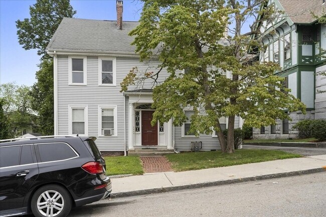 Building Photo - 36 Cedar St