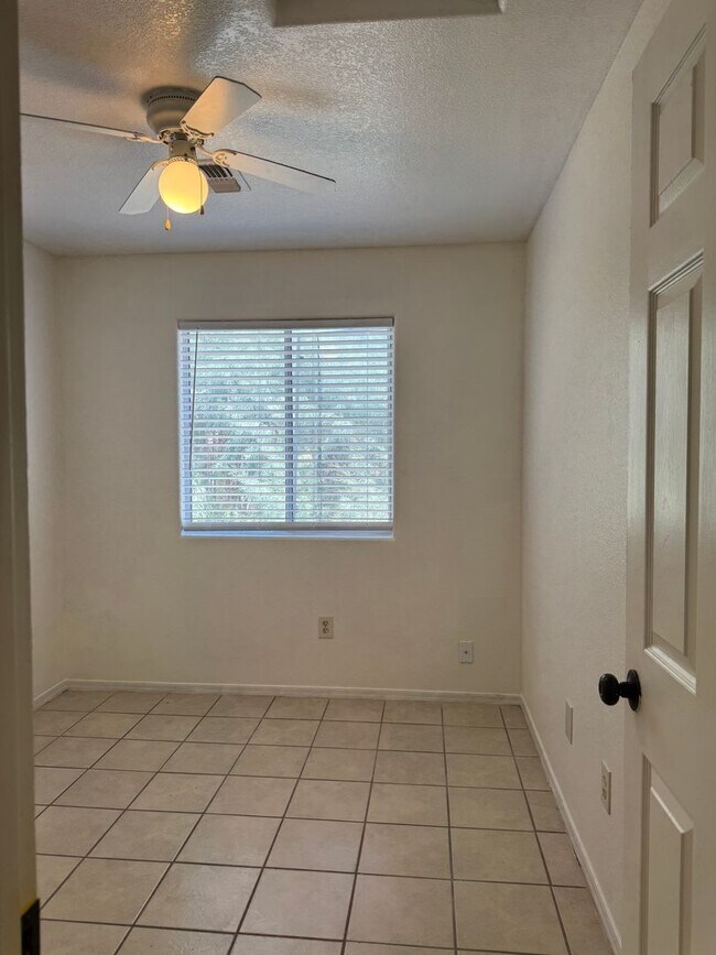 Building Photo - Cozy Updated 3-Bedroom Home Near River Acc...