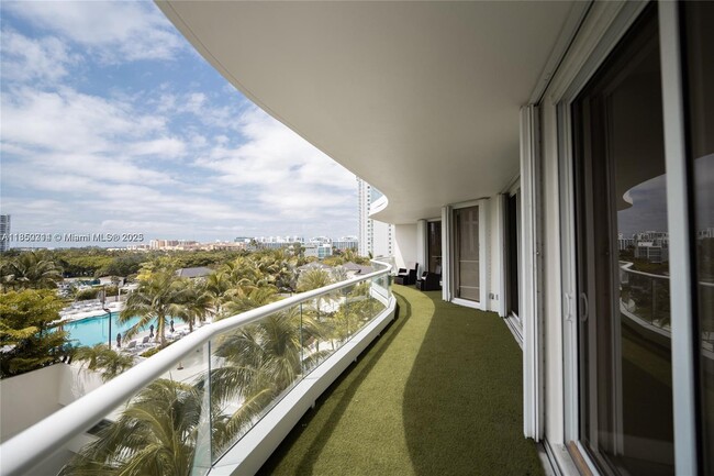 Building Photo - 7000 Island Blvd