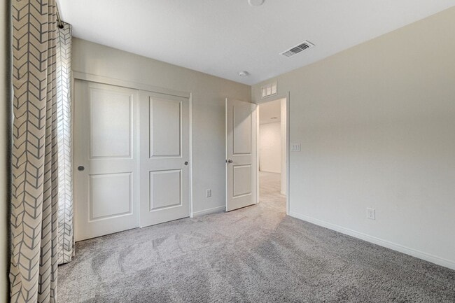 Building Photo - AMAZING 2 Story, 5 Bedroom Home in Gated community!