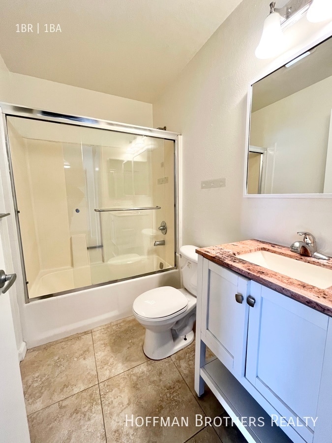 Building Photo - 860 S Ardmore Ave