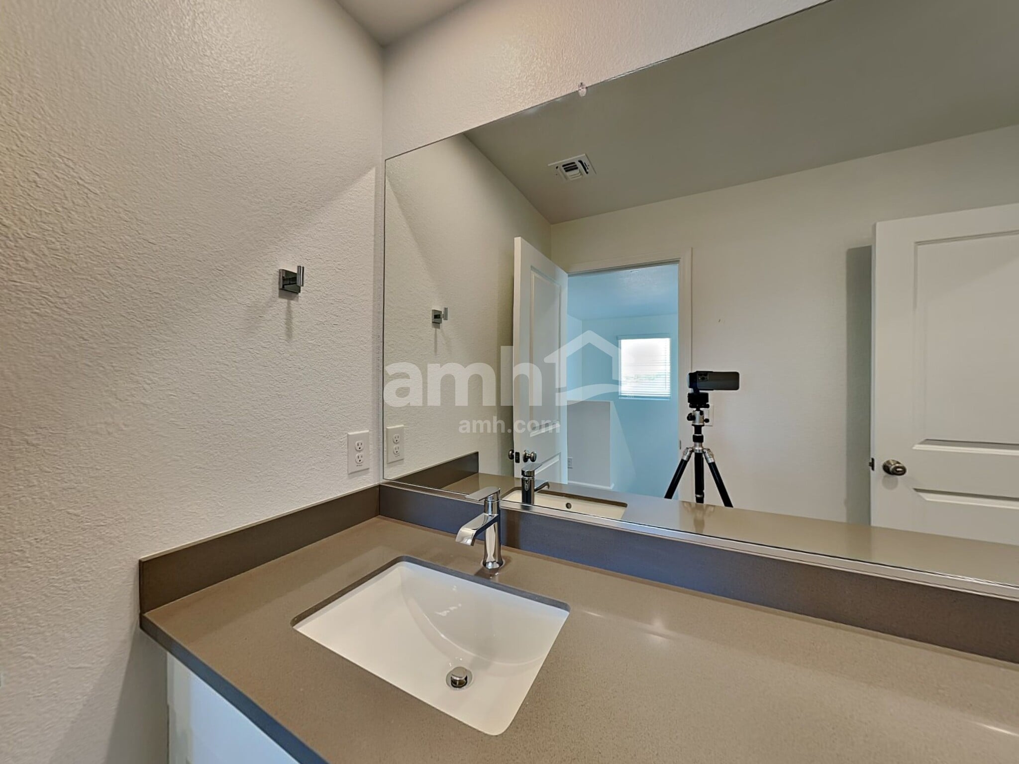 Building Photo - 6621 S 42nd Ln