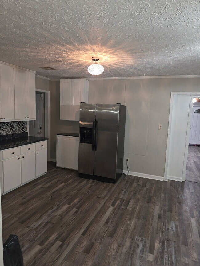 Building Photo - 3029 Dobbs Dr