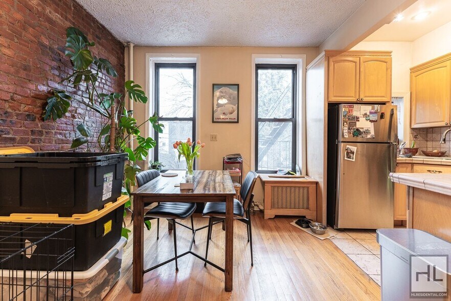 Building Photo - 7 AVENUE