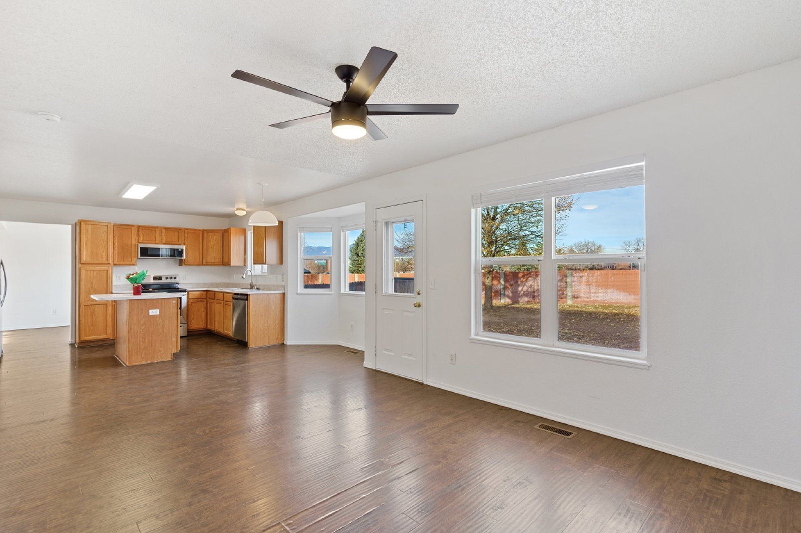 Building Photo - Spacious 6BR Home with Finished Basement –...