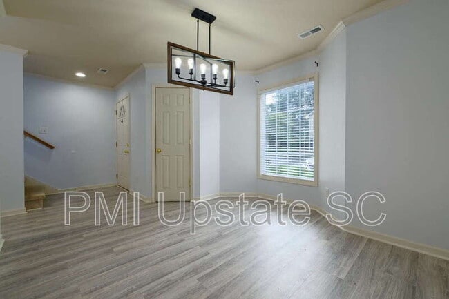 Building Photo - 1122 E Lee Rd