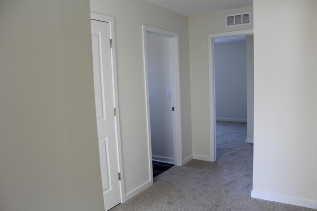 Building Photo - 448 Park Vista Dr