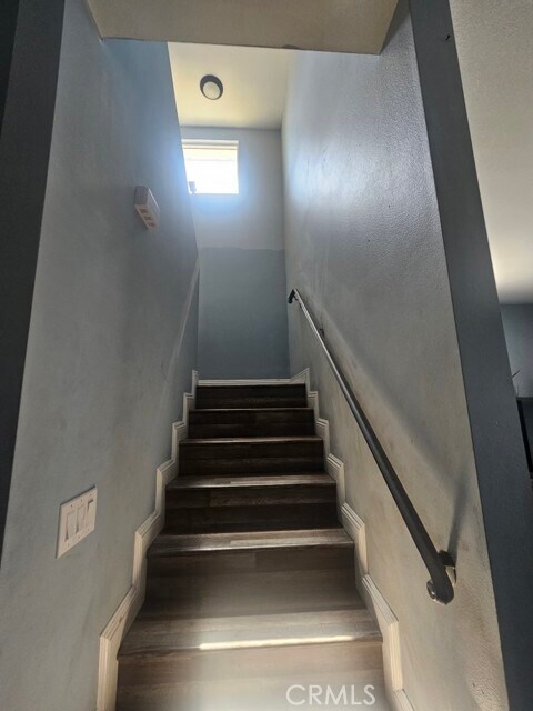 Building Photo - 720 W 85th St