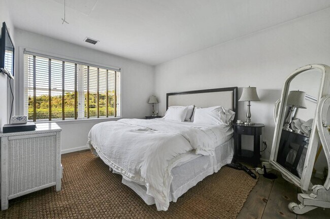 Building Photo - 25 Meadowgrass Ln