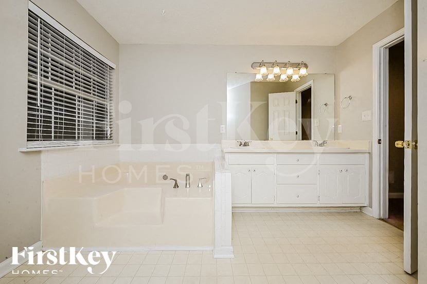 Building Photo - 210 Sharon Acres Ct