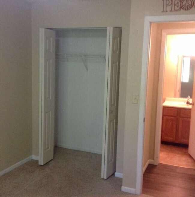Building Photo - AVAILABLE NOW - NO SECURITY DEPOSIT REQUIRED