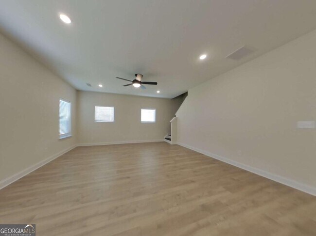 Building Photo - 635 Cantrell Dr
