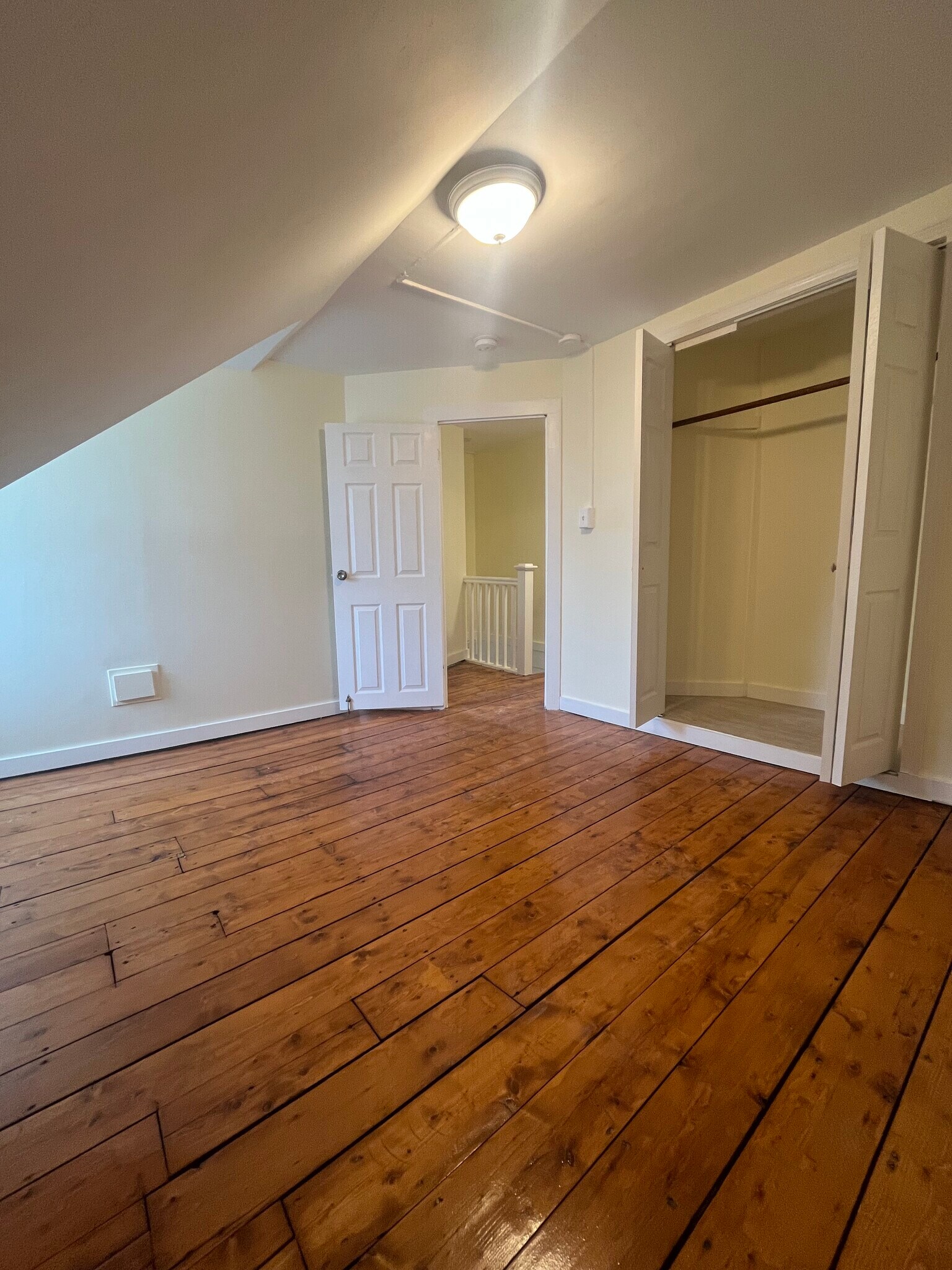 Bedroom 1 - 697-1 Islington St