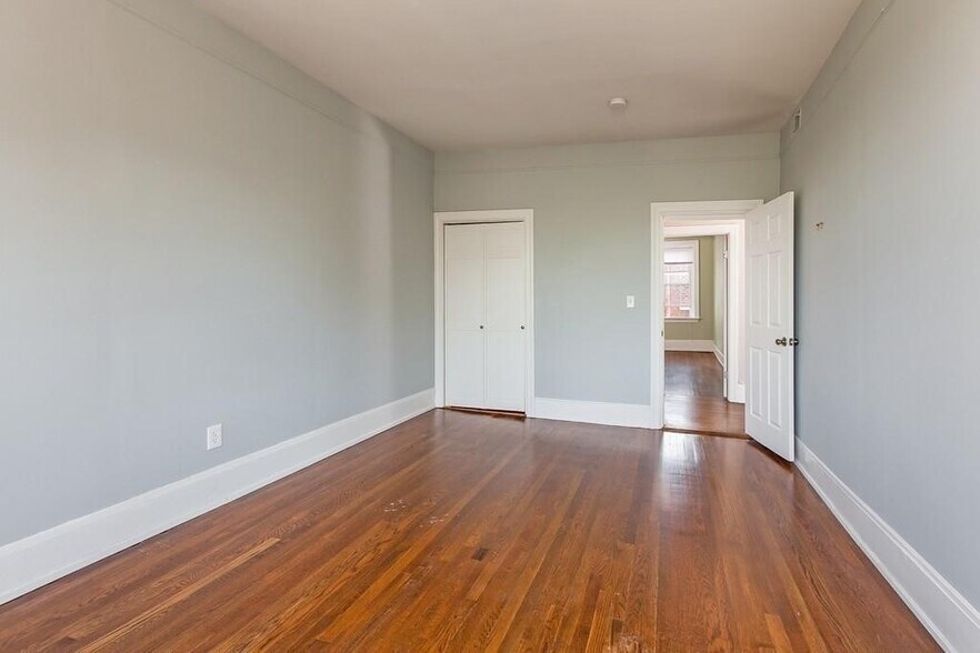 Building Photo - 384 Riverway
