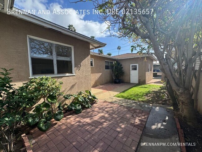 Building Photo - 456 Davidson-#B