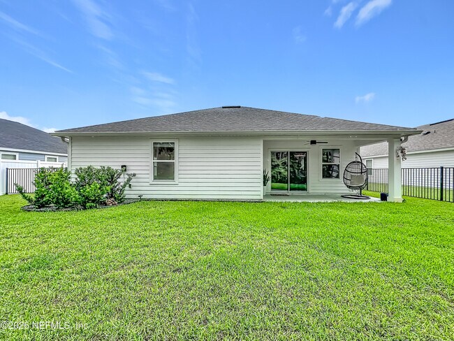 Building Photo - 826 Flach Dr