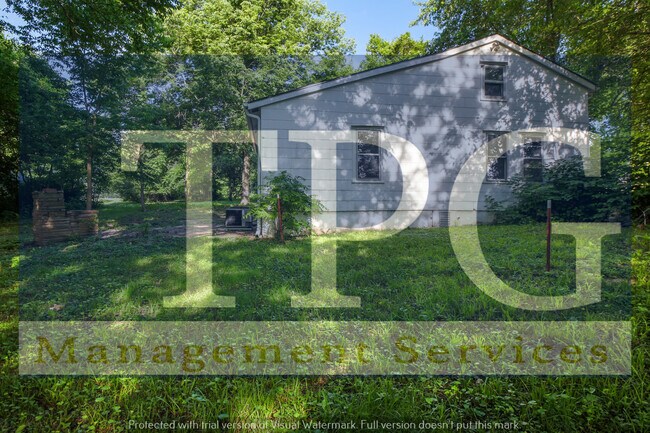 Building Photo - 2121 N River Blvd
