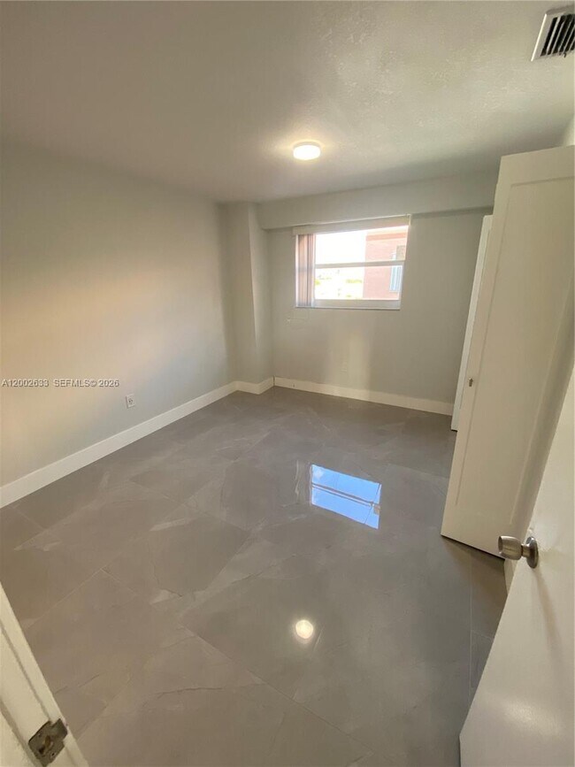 Building Photo - 199 SW 12th Ave