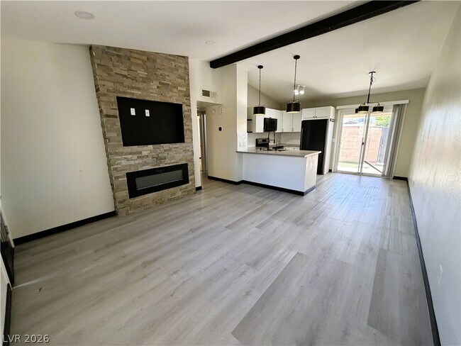 Building Photo - 328 N Linn Ln