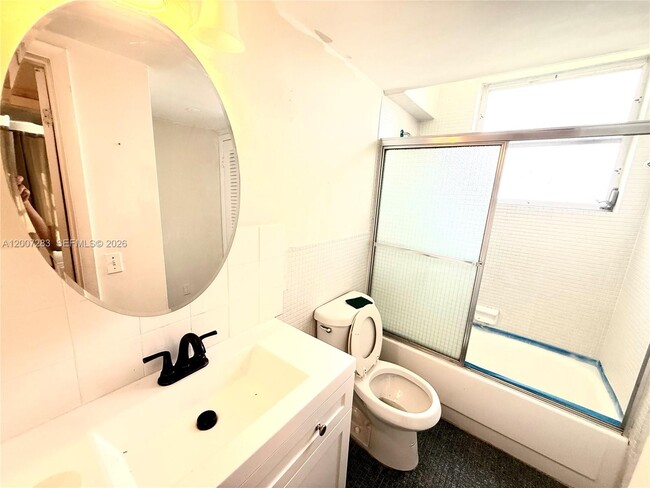 Building Photo - 1591 NE Miami Gardens Dr