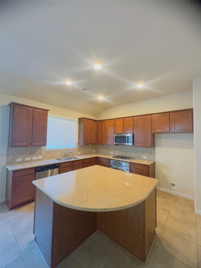 Building Photo - 26327 Cedar Pine Dr