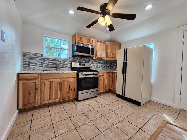 Building Photo - Updated 1-Bedroom Home with Spacious Yard ...