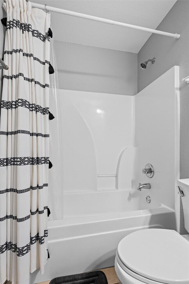 Building Photo - 4462 W Alberta St