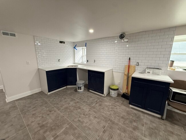 Building Photo - 102 S Raleigh Ave