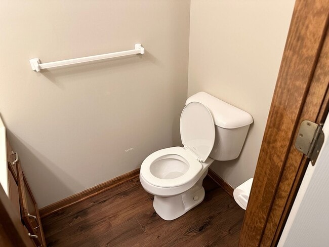 Building Photo - 2 Bed Single Level Duplex in Blue Springs