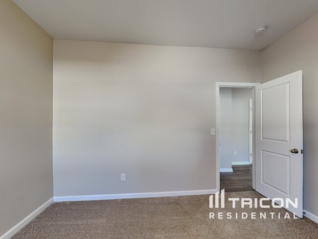 Building Photo - 147 N Cromwell Dr