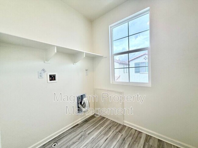 Building Photo - 25161 Harmony Ave