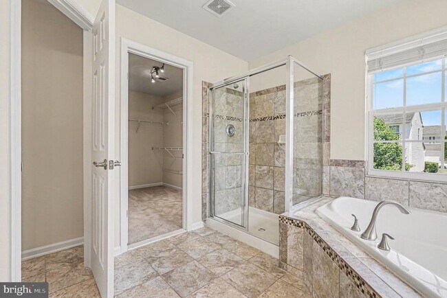 Building Photo - 9709 Glenn Brooke Ct
