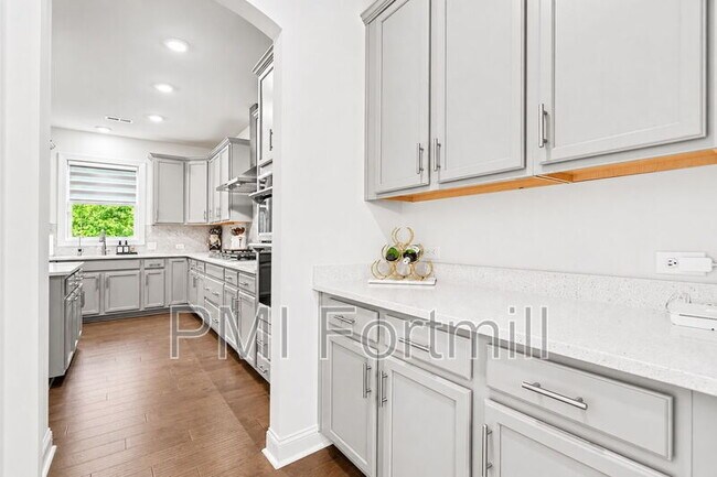 Building Photo - 2218 Idol Rock Dr
