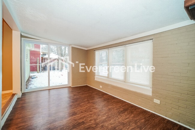 Building Photo - 4698 Dundee Ave