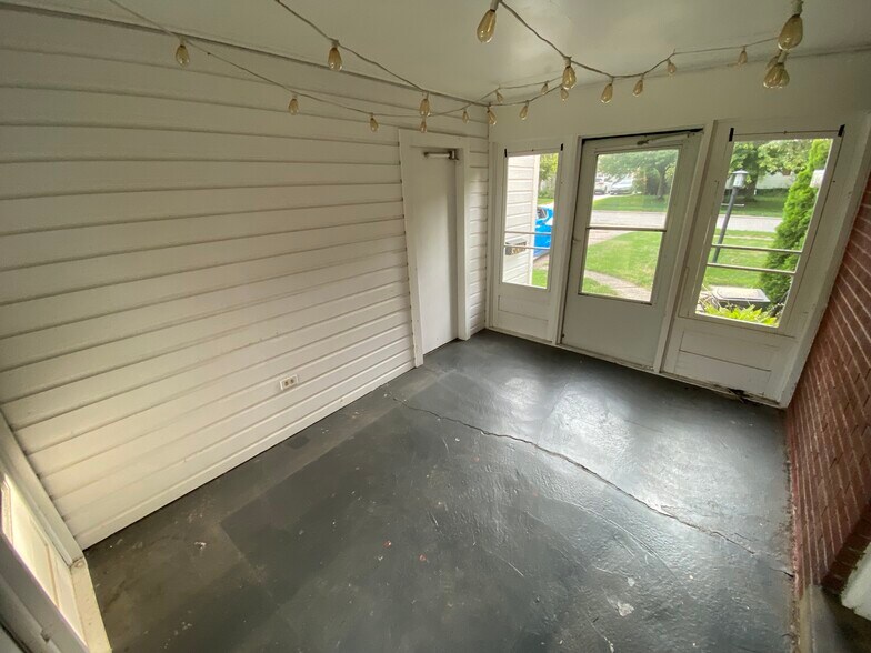 Building Photo - 377 Parkside Dr