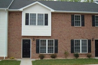 Building Photo - Sterling Park Townhomes on Old Forest Road