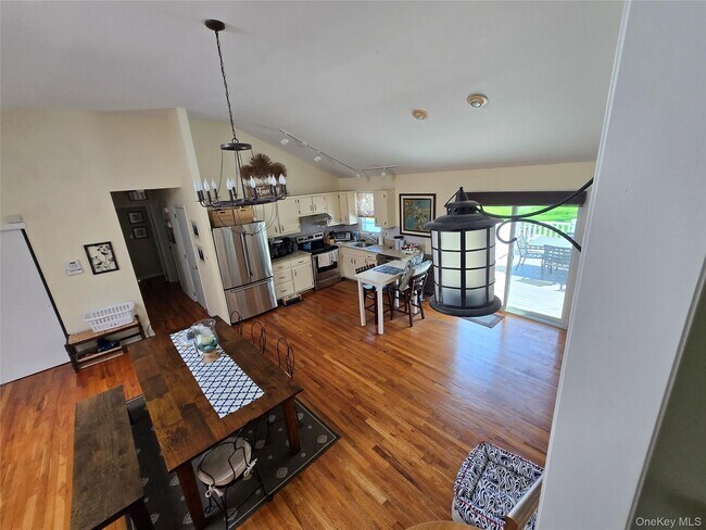 Building Photo - 870 Noyack Rd