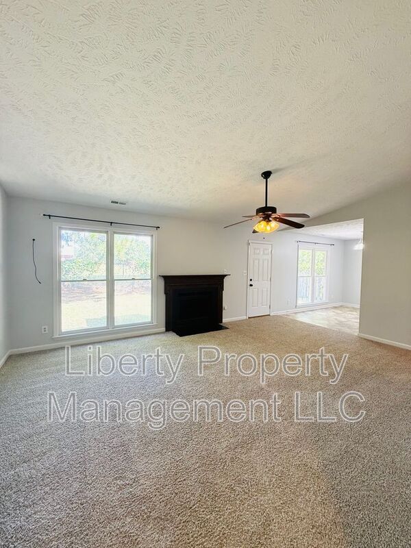 Building Photo - 1705 Veanna Dr