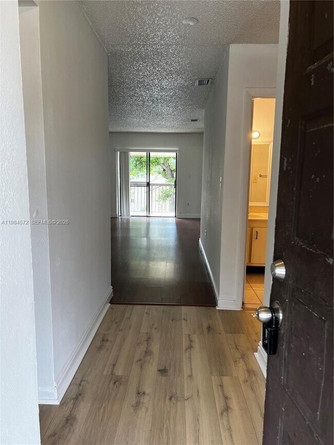 Building Photo - 6001 Shaker Wood Cir