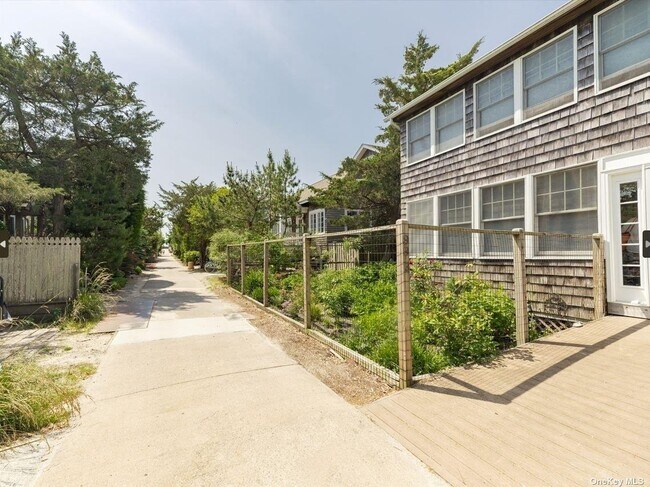 Building Photo - 993 Surf View Walk