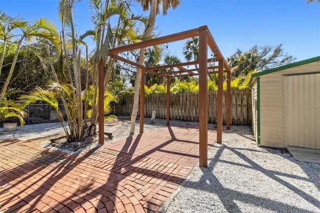 Building Photo - 5223 Shadow Lawn Dr