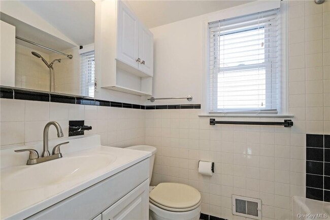 Building Photo - 6 Club Way