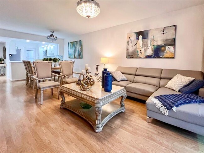 Building Photo - 3010 N Course Dr