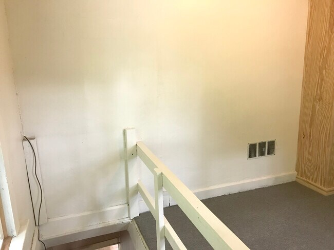 Building Photo - 1374 E Canal St