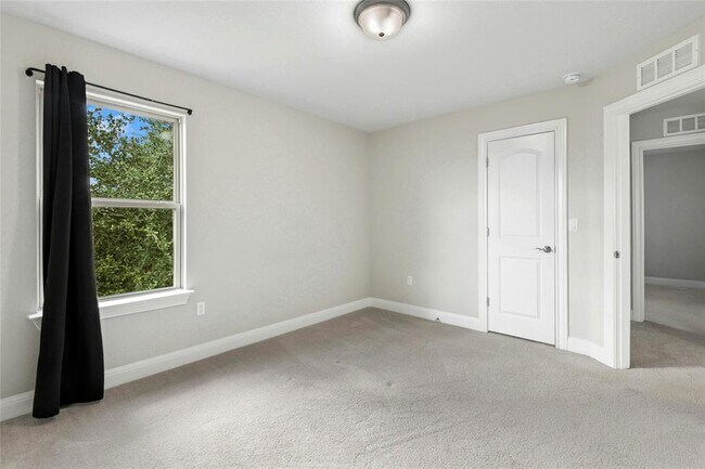 Building Photo - 9800 Betulla Dr