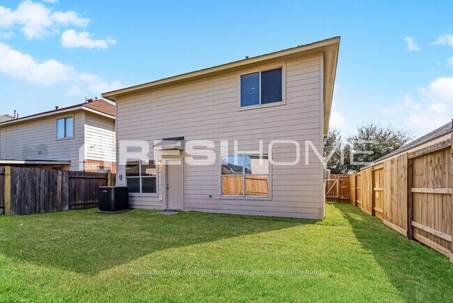 Building Photo - 17203 Hawks Landing Dr