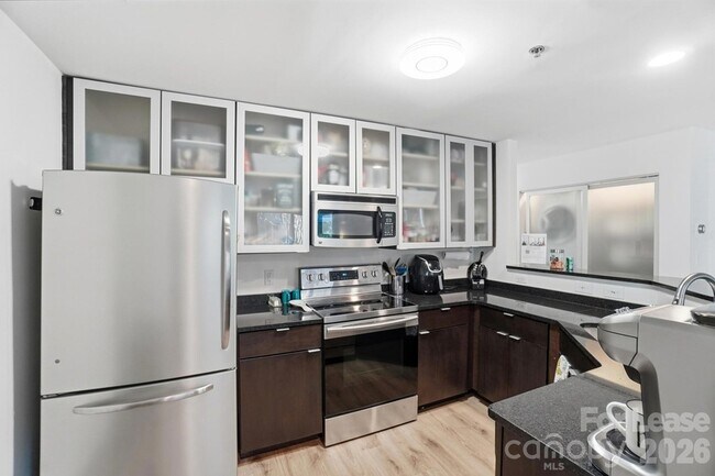 Building Photo - 525 N Graham St