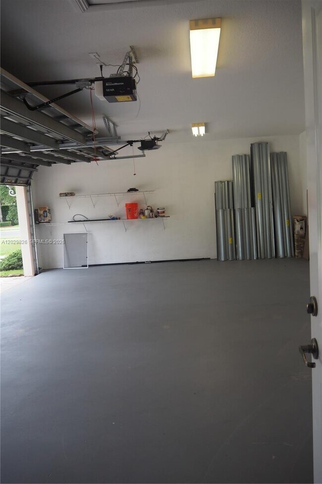 Building Photo - 2750 Jockey Cir